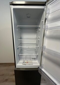 Prodám lednici s mrazákem značky Beko v šedé barvě. - 8