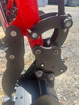 Minibagr 1,6t - 8