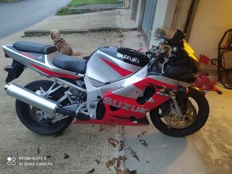 Suzuki GSX-R 750 K1 - 8