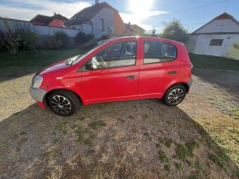 Toyota Yaris 1.0 - 8