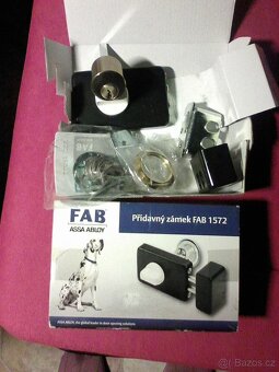 Bezpečnostní dveřní kování a přídavný zámek FAB - 8