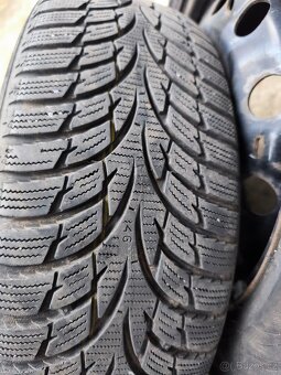 Prodám zimní gumy Nokian s plechovými disky - 8