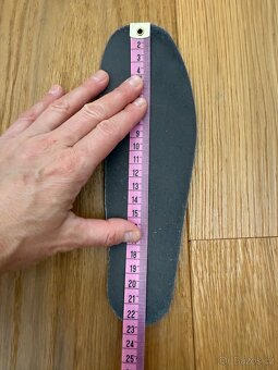 Prodám juniorské lyžáky Fischer RC4 60, vel 225 - 8