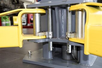 Dvousloupový hydraulický zvedák 4000Kg - 8