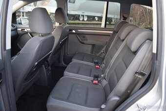 Volkswagen Touran 1,4 TSi DSG PO SERVISU,7MÍST - 8