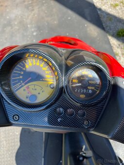 Yamaha Aerox edice Max Biaggi - 8