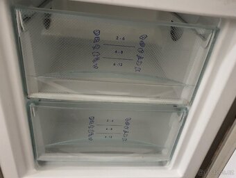 lednice LIEBHERR  A+ s mrazákem dole - 8