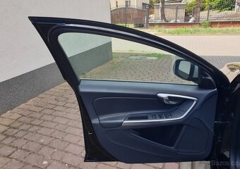 Volvo V60 D4 Geartronic R-Design - 8