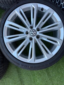 Passat B8 R-LINE - DVĚ SADY PNEU - 235/40 R19 - 8