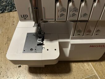 Šicí stroj coverlock/overlock Merrylock MK 4075 - 8