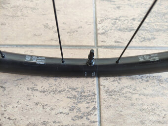 Prodám zapletená kola DT Swiss Gravel LN 28" - 8