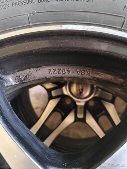 Zimní pneu 215/65 C15 - 8
