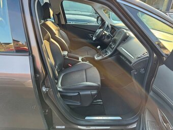 Renault Grand Scenic  IV dCi 130 Intens rok 03/2017 - 8