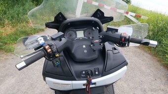 AN 650 BURGMAN 2. generace (2013) - 8