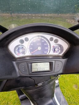 Skútr Yamaha versity 300 - 8