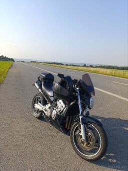 Hornet 900 - 8