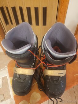 Prodám kvalitní set. Snowboard,boty a vak - 8