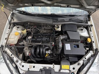 Ford FOCUS 1.6i 74kW r.v. 2002 - 8