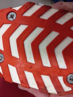 Kvalitní set pro pány lyže,hůlky, přeskáče - možný dovoz - 8