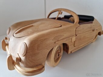 Dřevěný model auta - 8