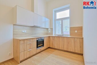 Pronájem nově zrekonstruovaného bytu 2+kk o výměře 61 m2 v Č - 8