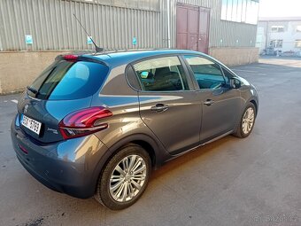 Peugeot 208 1.2i, 61kw, r.2018, naj. 44tis. Servis. - 8