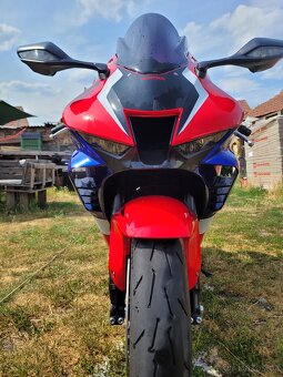 Honda CBR 1000RR-R - 8