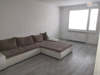 Pronájem moderního bytu 3+1 s lodžií v Jičíně - 8