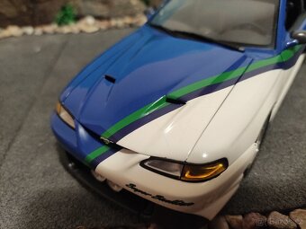 prodám model 1:18 ford mustang super stallion AUTOart - 8