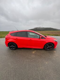 Ford Focus ST - 8