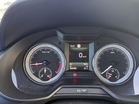 ŠKODA OCTAVIA 2,0TDI-2017-STYLE-TAŽNÉ-FULLED-NAVI - 8