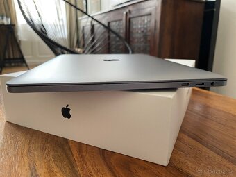 MacBook PRO 13 (2018) / Space Gray / 256GB / Touch Bar - 8