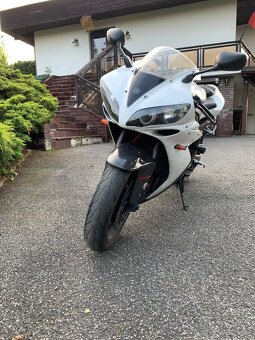 Yamaha YZF 1000 R1 - 8
