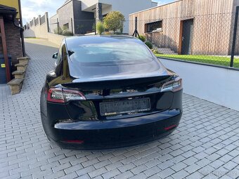 Tesla model 3 - 8