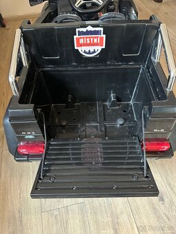 Elektrické auto mercedes 6x6 s dvěma baterii - 8
