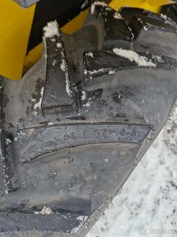 UNC 060 - Smykový nakladač - 8