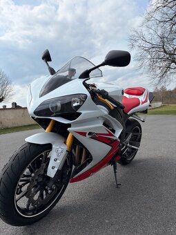 Yamaha IZF-R1 - 8