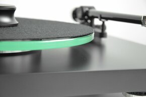 Gramofon NAD C588 - 8