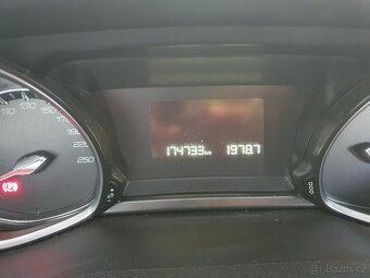 Peugeot 308 - 8
