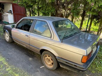 Bmw 318i e30 coupe - 8