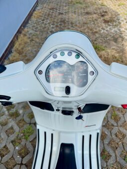 Vespa 300 GTS - 8