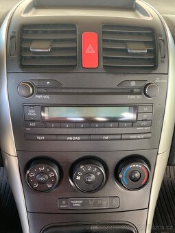 TOYOTA AURIS - 8