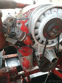 Predám funkčný motor z traktora RS-09 - 8