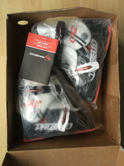 Lyže Salomon 90 cm, lyžáky vel. 32, helma UVEX - 8