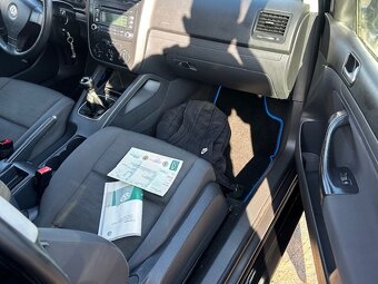 VW Golf V 1.4i 55kw, r.2005, serviska, STK, klimatizace - 8