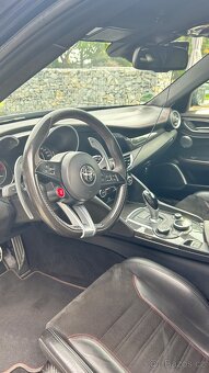 ALFA ROMEO GIULIA QV - 8