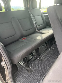 8 mistny 9 mistny Renault Trafic - 8
