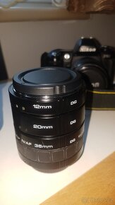Nikon F80+tel.o.300,+mezikr.pro makrof. - 8
