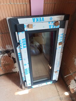 Prodám 3 nová plastová okna včetně okenních sítí (Praha 10) - 8