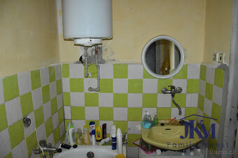 Prodej rodinného domu o velikosti 240 m2 na pozemku o veliko - 8